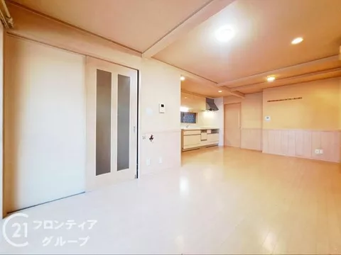 【LDK 15 tatami mats + immediate viewing available!】 Good view / parking space available / all rooms have storage