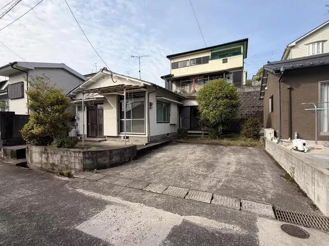 Kagoshima City, Haruyama Town (Kamiijuin Station) Single-story building 3DK