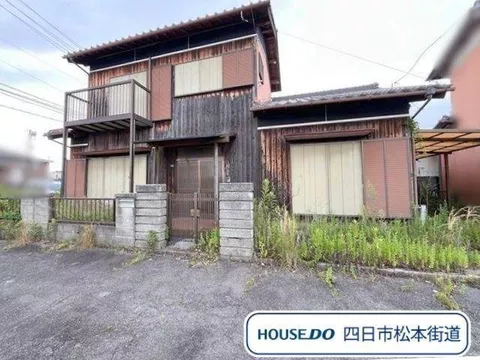【About a 10-minute walk to Oiwake Station】 Good ventilation and lighting ◎ Detached house on a south-facing corner lot.