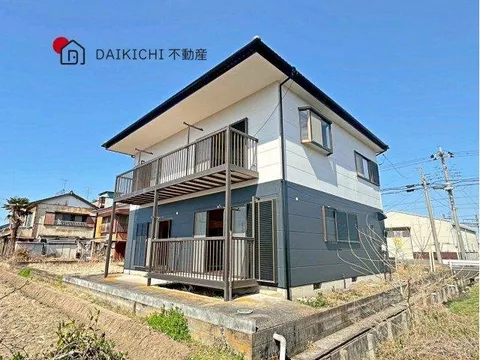 Maximum of 4 parking spaces available! South-facing with good sunlight! Spacious 4LDK♪