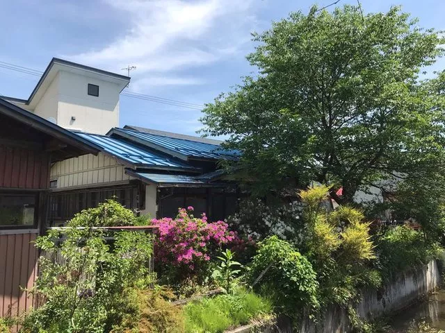 ◆ About 7 minutes on foot to Minami Nagai Station on the Flower Nagai Line. ◆ About 8 minutes on foot to Nagai High School. ◆ Building