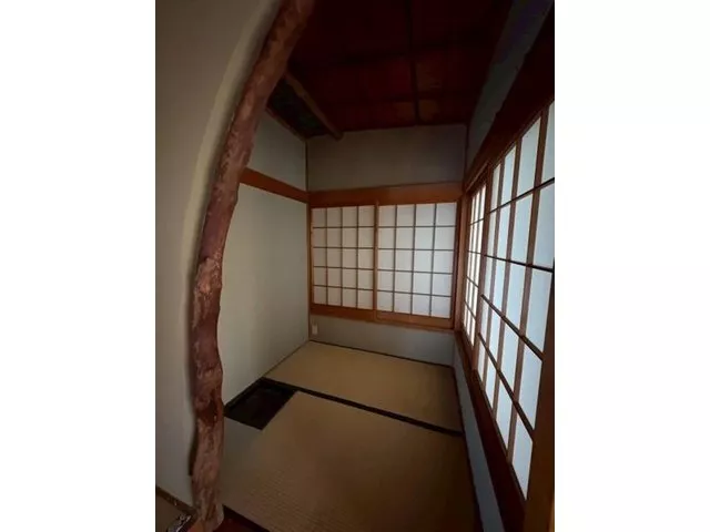 Charming interior construction, just 500 meters to Midoaka Elementary School, making it easy to commute to school.