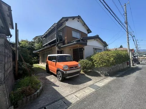 24 minutes on foot from "Toyosato" station on the Omi Railway Main Line