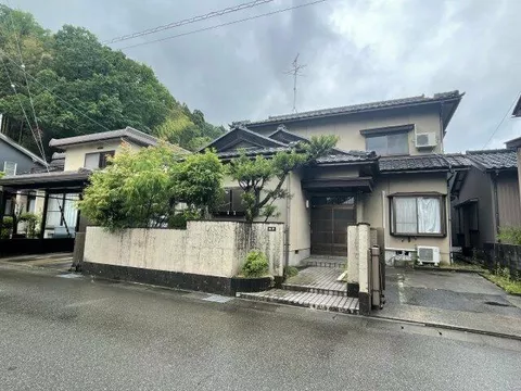 Fukui City, Fukumachi (Shoko Kaigisho-mae Station) 2-story 5DK