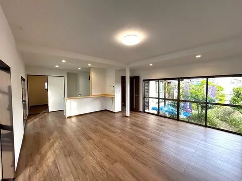 Building coverage ratio / Floor area ratio: 40% / 60%