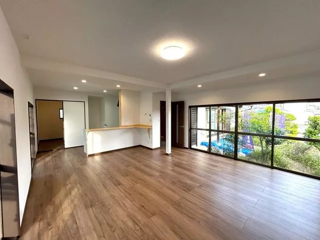 Building coverage ratio / Floor area ratio: 40% / 60%
