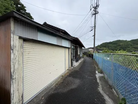 Saiki City, Oaza Kasumigaura (Umizaki Station) Single-story building 4K