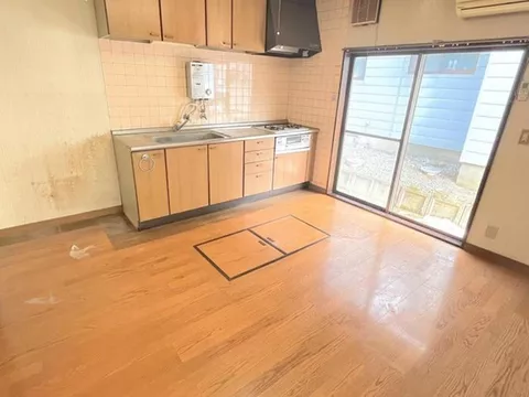"South-facing × Elevated × 6DK! Immediate handover available. A home where you can enjoy your own renovation."