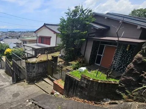 Kagoshima-shi, Kagoshima 8-chome （Saka-no-ue Station） Single-story building, 5DK

2.5 million yen