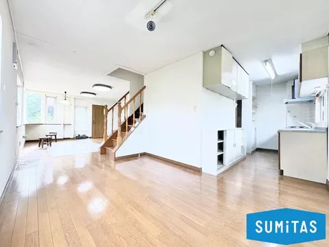 Spacious 100 tsubo lot with a 4SLDK offering magnificent mountain views from the second floor