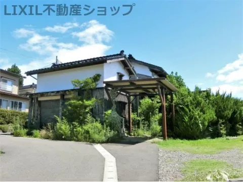 A spacious 100 tsubo lot with a 5DK residence that feels traditional!