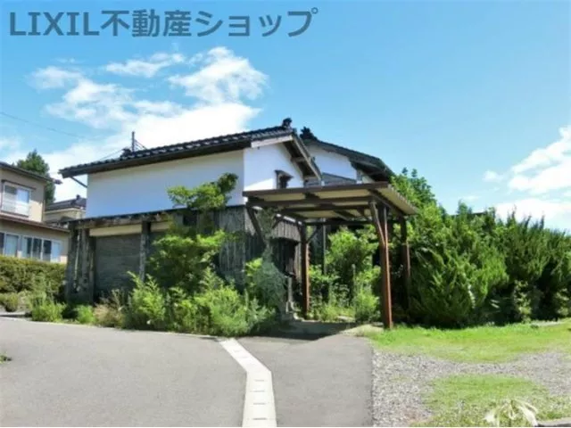 A spacious 100 tsubo lot with a 5DK residence that feels traditional!