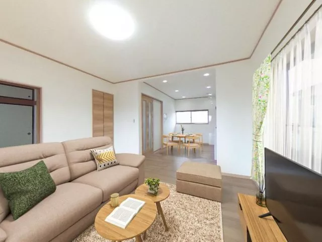 Open house held, renovated, good view as there are few obstructing buildings.