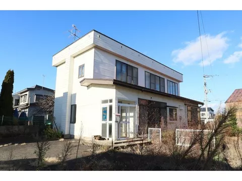 ■ Convenient location for commuting, shopping! ■ 3 minutes on foot to Horikoshi Elementary School ■ Parking for 3 cars available ■ Spacious living areas