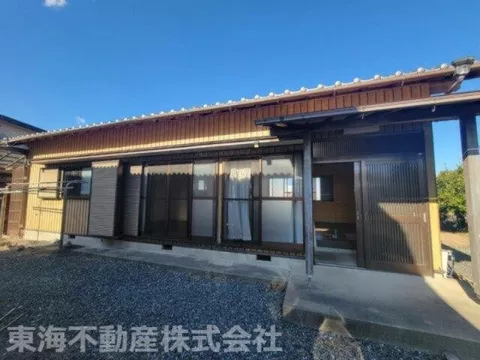 Great for vacation rentals!! About 6 minutes by car to Lalapark, about 15 minutes by car to Ise Jingu