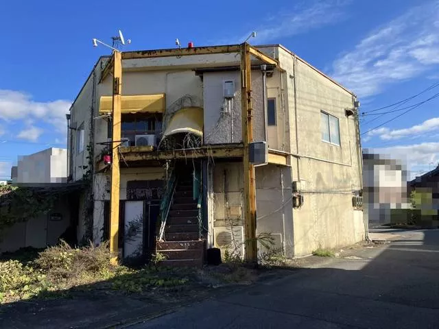 5 minutes by bus from JR Fukuchiyama Line "Fukuchiyama" Station, 7 minutes on foot to Maeda stop