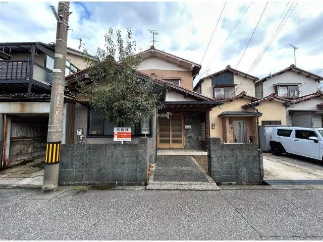 In Kanazawa City Kuyan, 130 meters to the bus stop "Kuyan Ohashi", currently for sale at an affordable price.