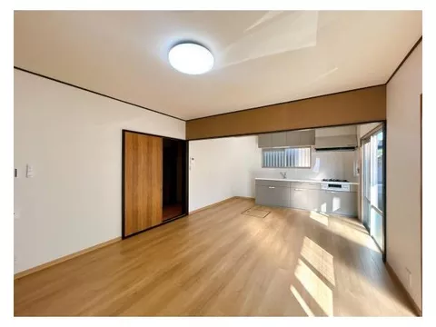 【Open house held】Interior renovation scheduled / Water facilities replacement / Parking for 3 cars available / Jo-nan Elementary School within walking distance