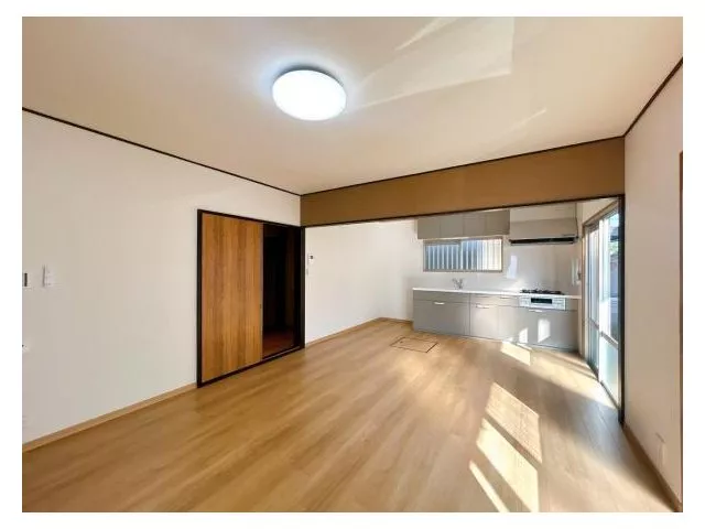【Open house held】Interior renovation scheduled / Water facilities replacement / Parking for 3 cars available / Jo-nan Elementary School within walking distance