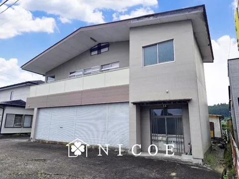 Combining residence and store. This is a property that can be used as a store while living in it.