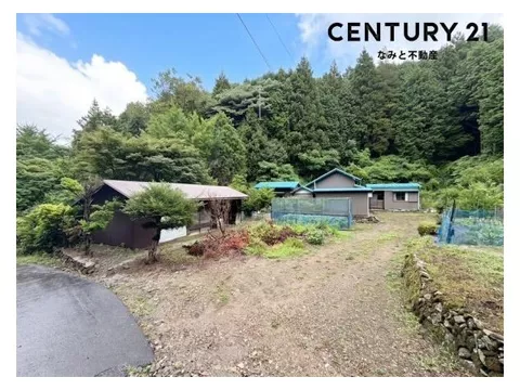 Land area 319 tsubo ◎ Parking for more than 5 cars available ◎ Life with a home garden ◎ Please feel free to contact us