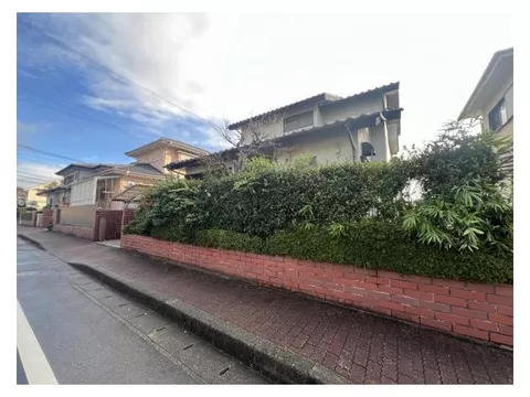 ☆Land area approximately 60 tsubo☆Total floor area approximately 103 square meters☆With carport☆Quiet residential area