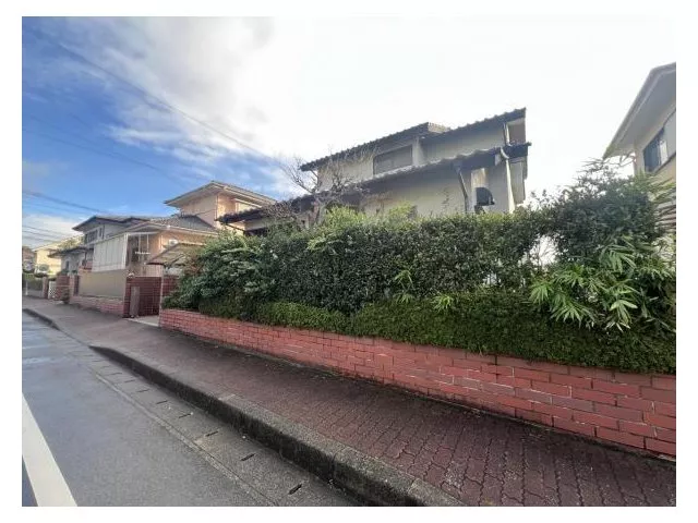 ☆Land area approximately 60 tsubo☆Total floor area approximately 103 square meters☆With carport☆Quiet residential area