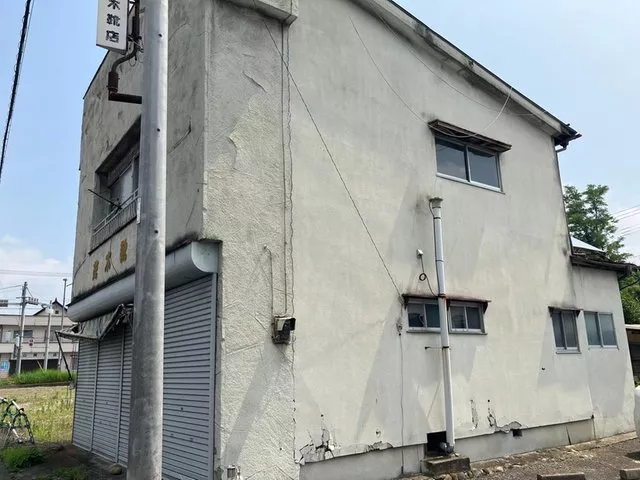 A residential property with a store along a main road! Consultation for demolition is also possible♪ Please contact us!