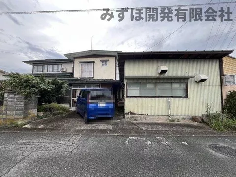 Spacious property of approximately 375 tsubo! Large space with a field, warehouse, store, and garage◎