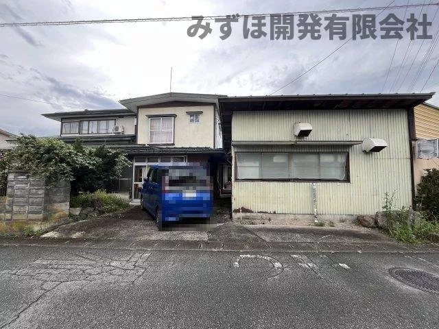 Spacious property of approximately 375 tsubo! Large space with a field, warehouse, store, and garage◎