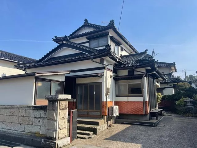 With a garage! A pure Japanese-style house with an irori and carefully crafted interior fittings!