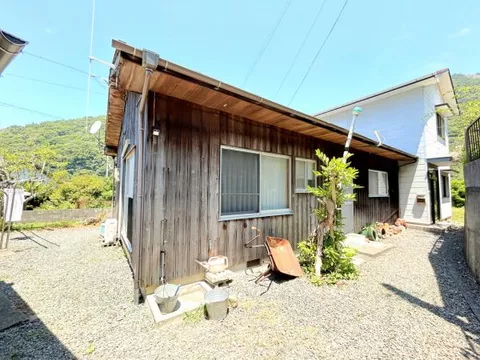 Iyo City, Tōkai Town, Kaminada (Iyo Kaminada Station) 2-story building 6LDK