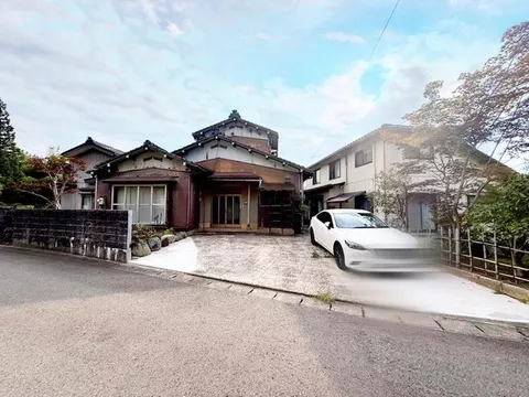 Relaxed countryside life! New water facilities replaced × All rooms over 8 tatami × Parking for more than 3 cars possible♪