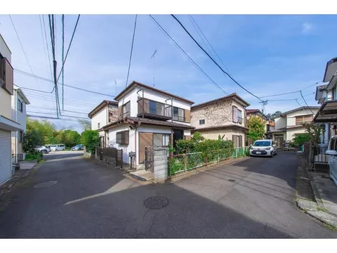 A used house standing in harmony with the seasons in "Kamikawada"! The carefully designed garden is attractive♪