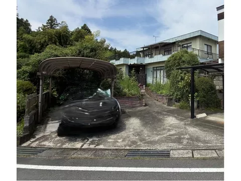 Parking for 3 or more cars, land over 100 tsubo, quiet residential area, rural scenery, two-story building, good view