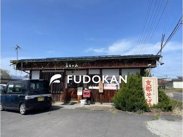 How about this for commercial land? There is also parking, and the site is over 100 tsubo♪