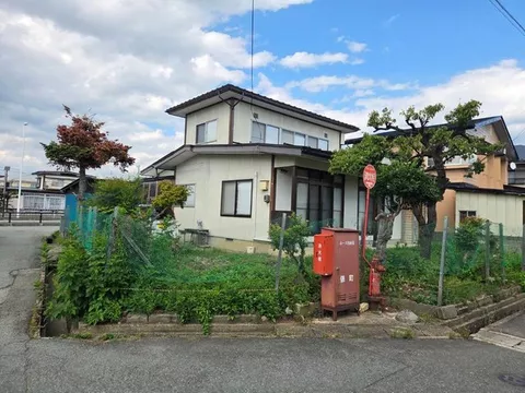 About 500m to Murayama Station! A 6DK house close to the station!