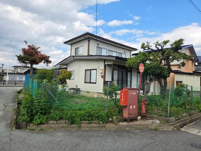 About 500m to Murayama Station! A 6DK house close to the station!