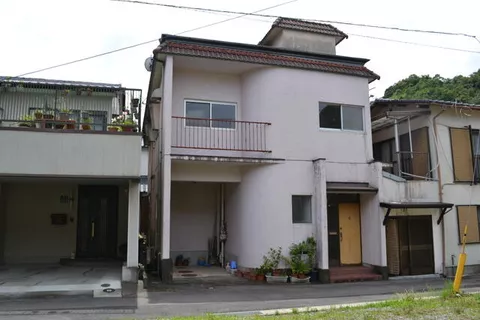 Nishimatsuura-gun, Arita Town, Kamikouhei 1-chome (Kama-Arita Station) 3-story building 5SK