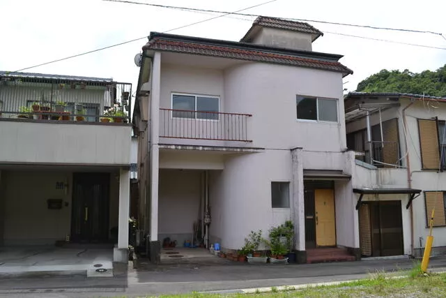 Nishimatsuura-gun, Arita Town, Kamikouhei 1-chome (Kama-Arita Station) 3-story building 5SK