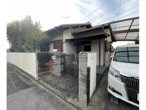 A single-story property with a land area of over 380 square meters!