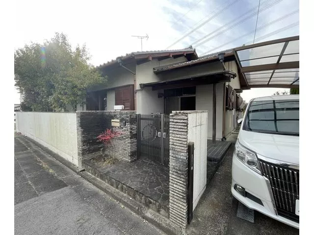 A single-story property with a land area of over 380 square meters!