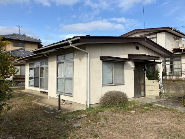 A single-story house in a quiet residential area♪ With over 100 tsubo of south-facing land, you can also enjoy a home garden♪