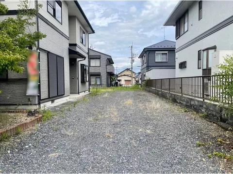 Approximately 91 tsubo of land! A garden with parking for 4 cars and a 4LDK! - Image 3