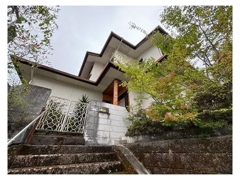 ◆Spacious 6DK◆With garden◆Japanese-style room◆Quiet residential area◆Wide front road◆Built-in garage