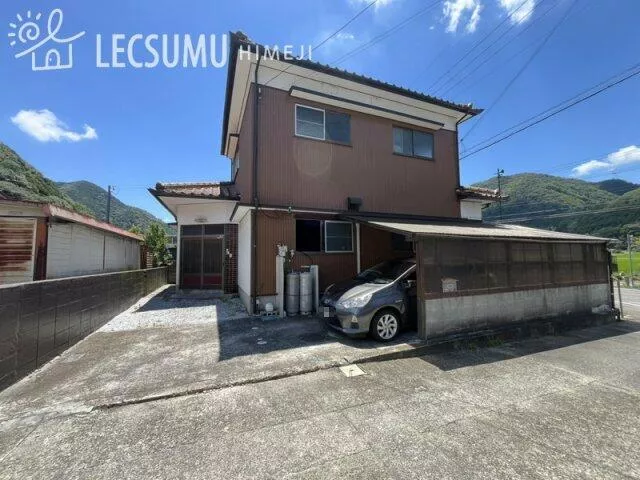 Himeji City, Yatomi Town Sato (Himeji Station) 2-story building 6DK