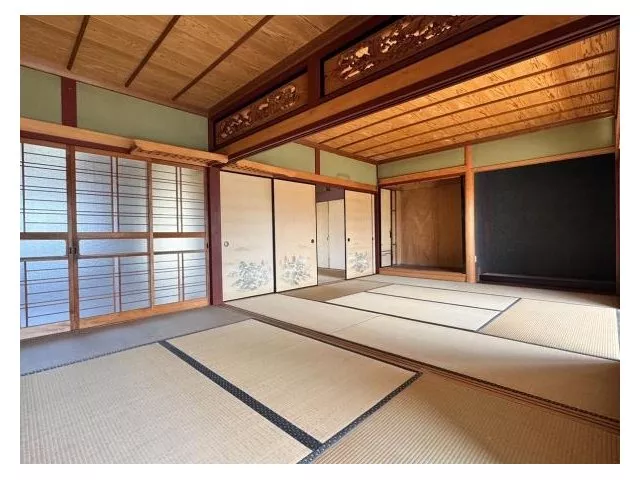 /Old-style house built in 1997/ Parking for 6 cars available! Spacious land of approximately 112 tsubo!!