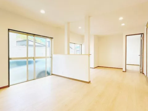 [Viewing event held] Interior and exterior renovations completed / Seismic reinforcement / Quiet residential area