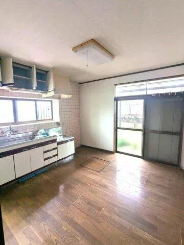 2-story 4DK in Orio 2-chome, Yahatanishi Ward, Kitakyushu City (Orio Station) - 1.8 million yen