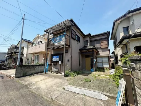 [Open House Held] [Move-in possible within the year] [Interior and exterior renovation in progress] 2 minutes on foot to the convenience store